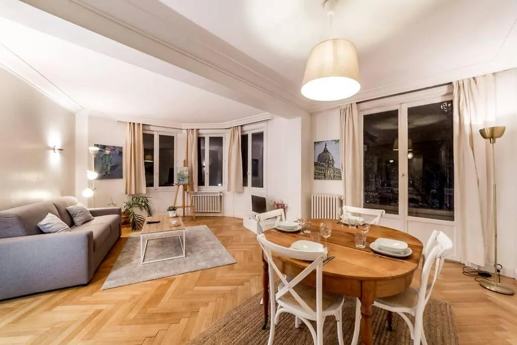 Spacieux Et Lumineux 70M² De La Place Ail Lyon 0*,  France